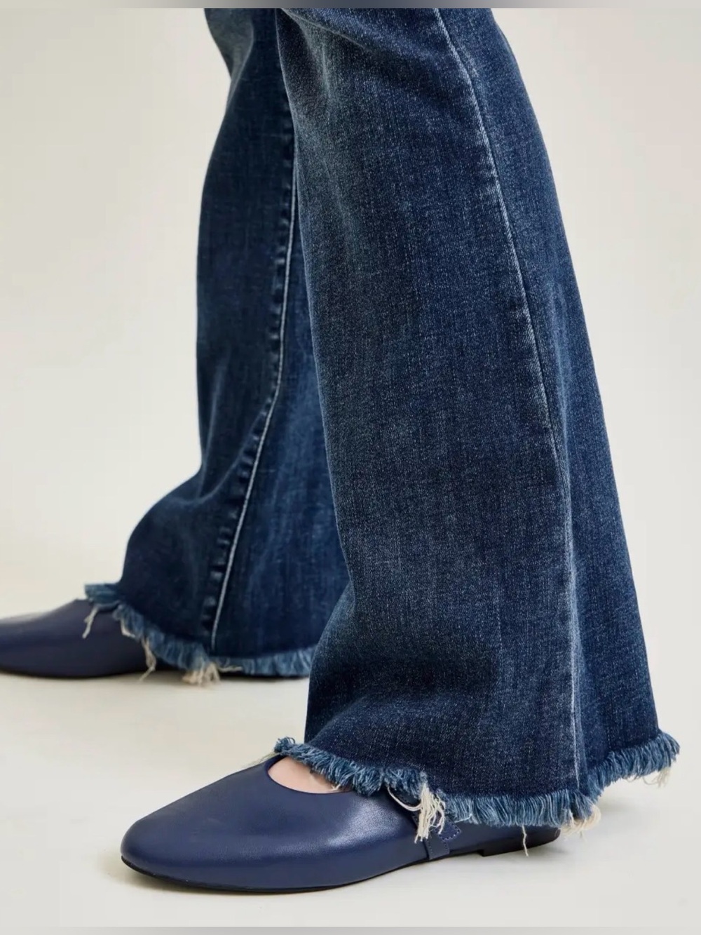 NWT Judy Blue Flare and Destroy Medium Rise Fray Hem - Picture 5 of 5